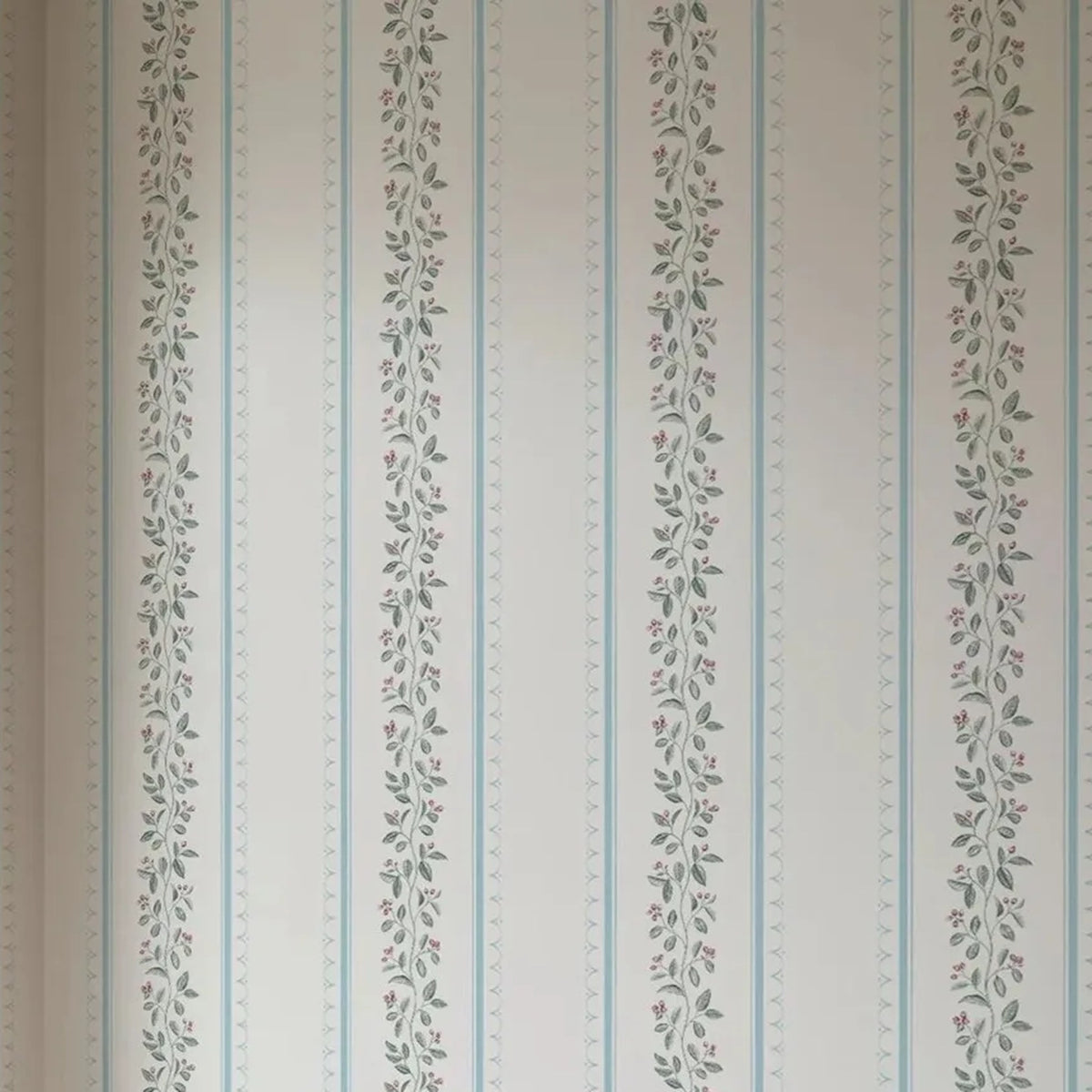 Petites fleurs bleues minimalistes – motif à plat